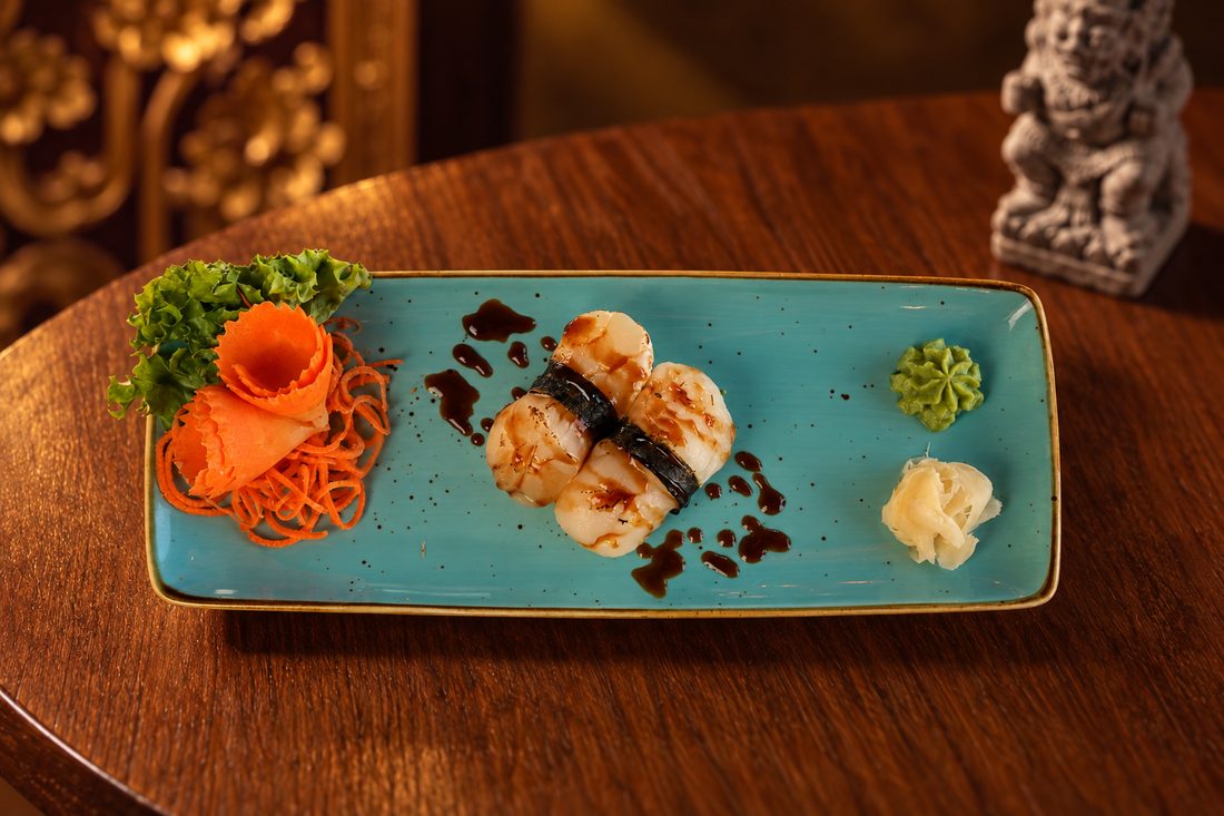 107. Hotategai Nigiri, flame-seared