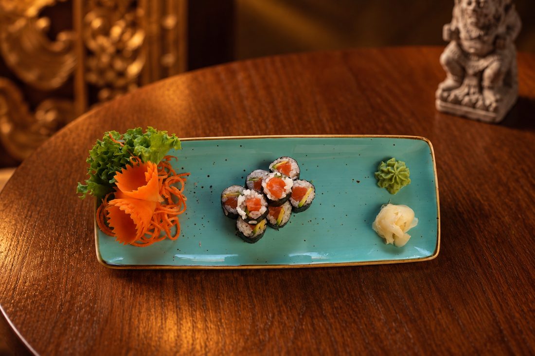 122. Avocado Salmon Maki