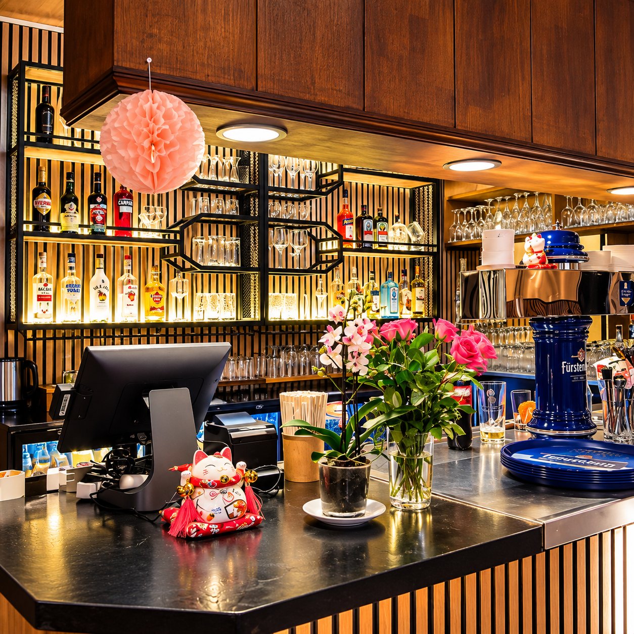 Bar & dining room